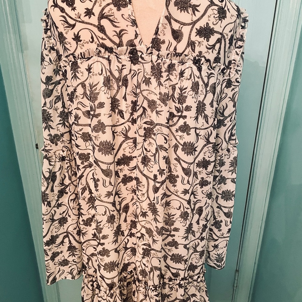 Kenzie Knee Length Bell Sleeve Chiffon Dress w/Built-in Cami Underlay. L. Flowey - Picture 4 of 8